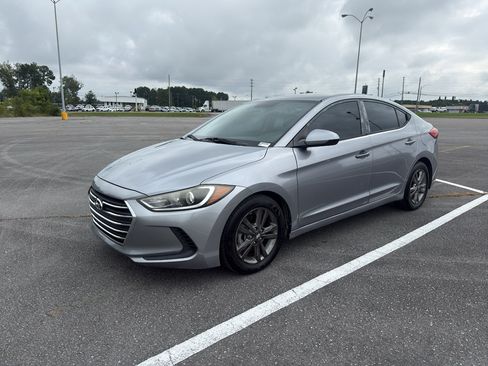 Used 2017 Hyundai Elantra SE FWD image 1