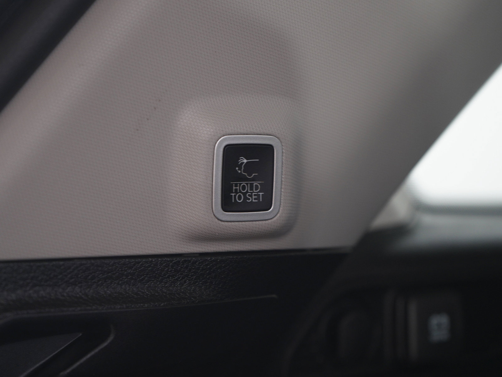 Used 2022 Jeep Grand Cherokee Limited AWD/4WD image 17