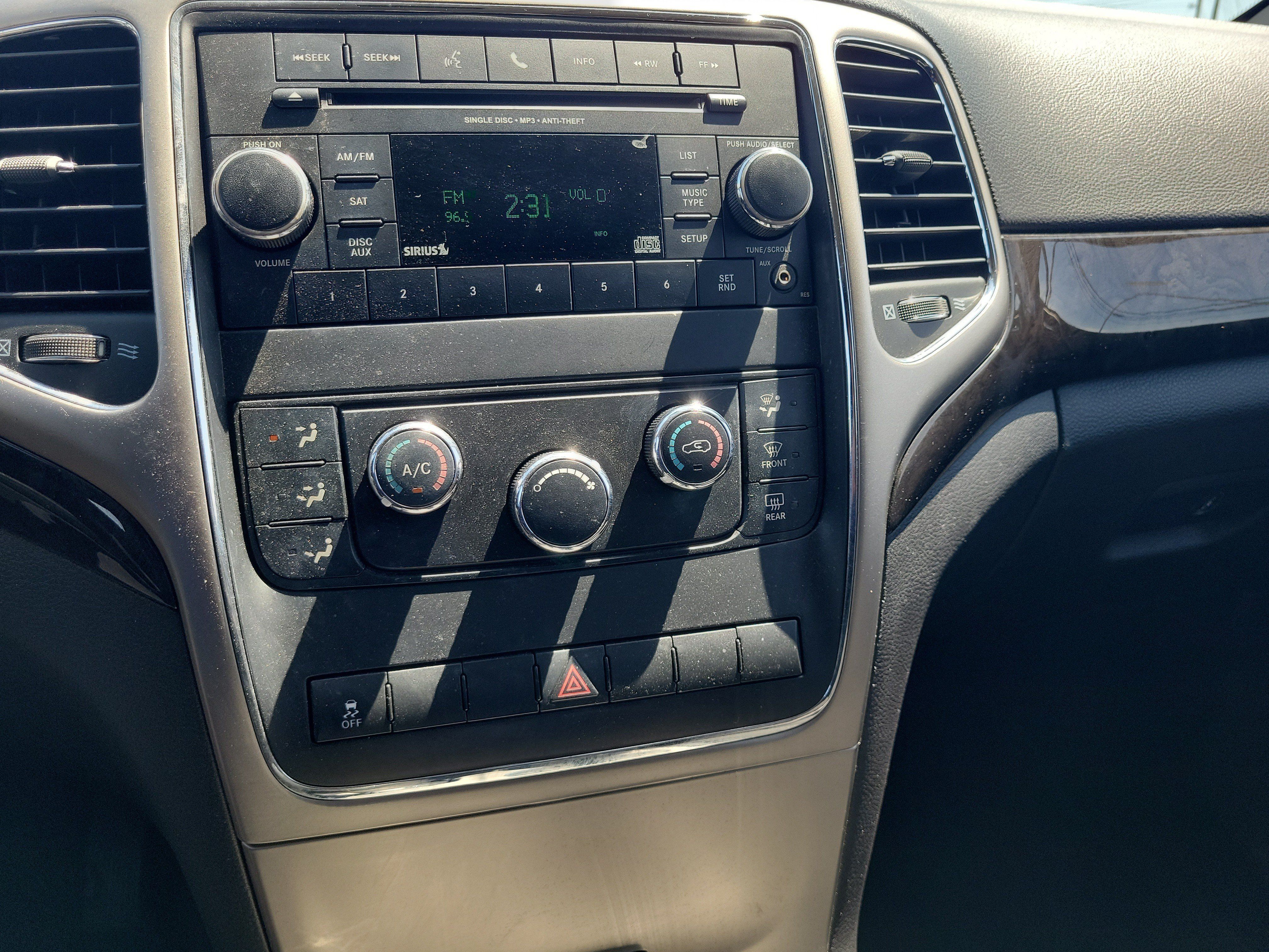 Used 2013 Jeep Grand Cherokee Laredo w/ Laredo E Group AWD/4WD image 25