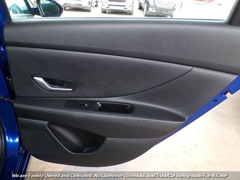 Used 2021 Hyundai Elantra SEL FWD image 17