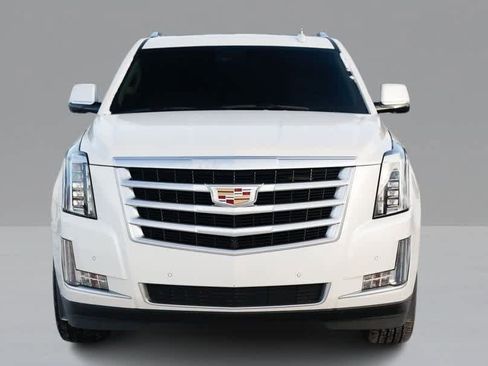 Used 2016 Cadillac Escalade ESV Luxury image 2