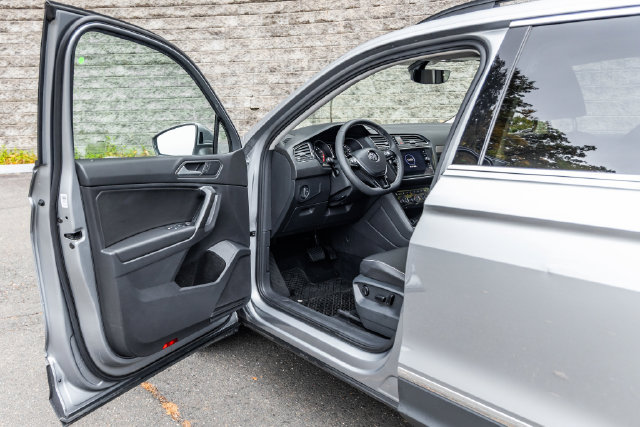Used 2021 Volkswagen Tiguan SE w/ Panoramic Sunroof Package AWD/4WD image 23