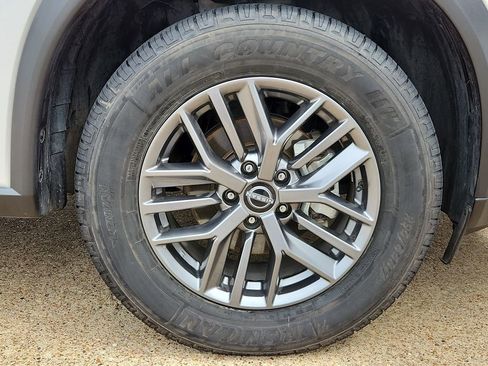 Used 2024 Nissan Rogue S FWD image 2