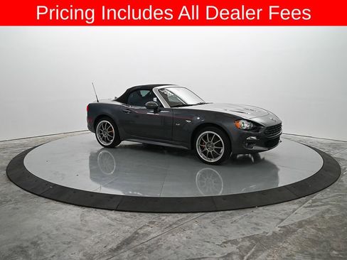 Used 2018 FIAT 124 Spider Lusso w/ Navigation & Sound Group RWD image 4