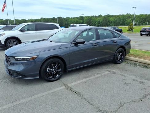 Used 2025 Honda Accord SE image 3
