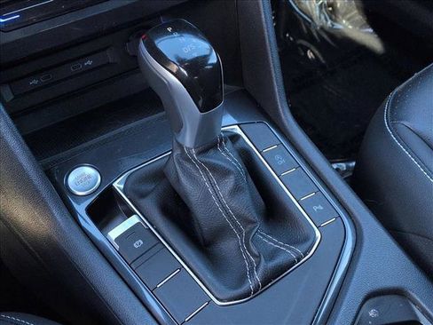 Used 2023 Volkswagen Tiguan SE R-Line image 12