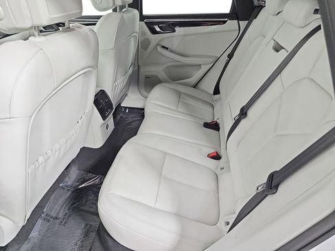 New 2026 Porsche Macan image 24