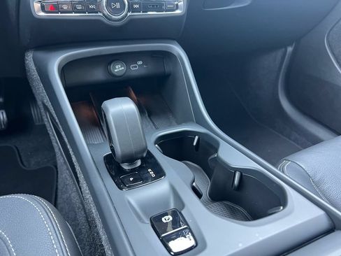 Certified 2025 Volvo XC40 B5 Core AWD/4WD image 20
