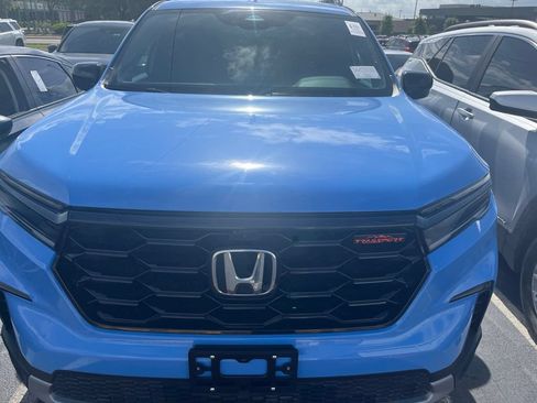 Used 2025 Honda Pilot TrailSport image 2