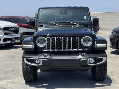 Used 2025 Jeep Wrangler Unlimited Sahara AWD/4WD image 3