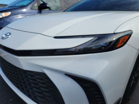 Used 2025 Toyota Camry SE image 7