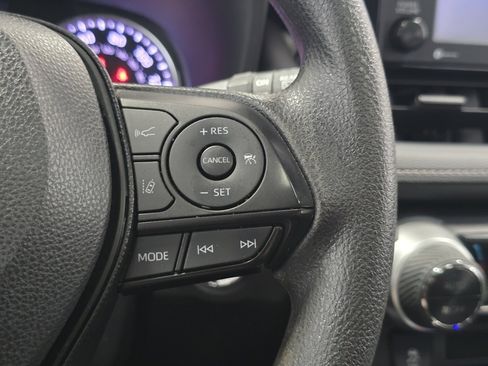 Certified 2020 Toyota RAV4 XLE w/ Convenience Package image 32