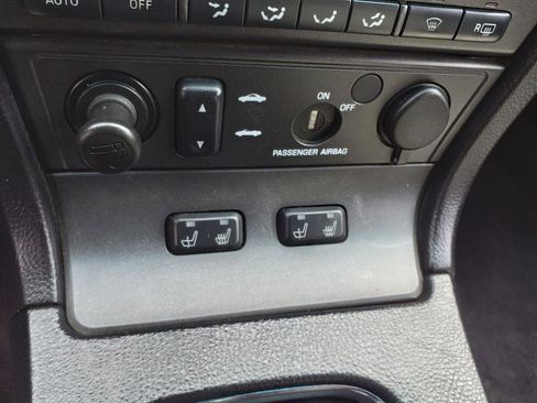 Used 2004 Ford Thunderbird Deluxe image 11