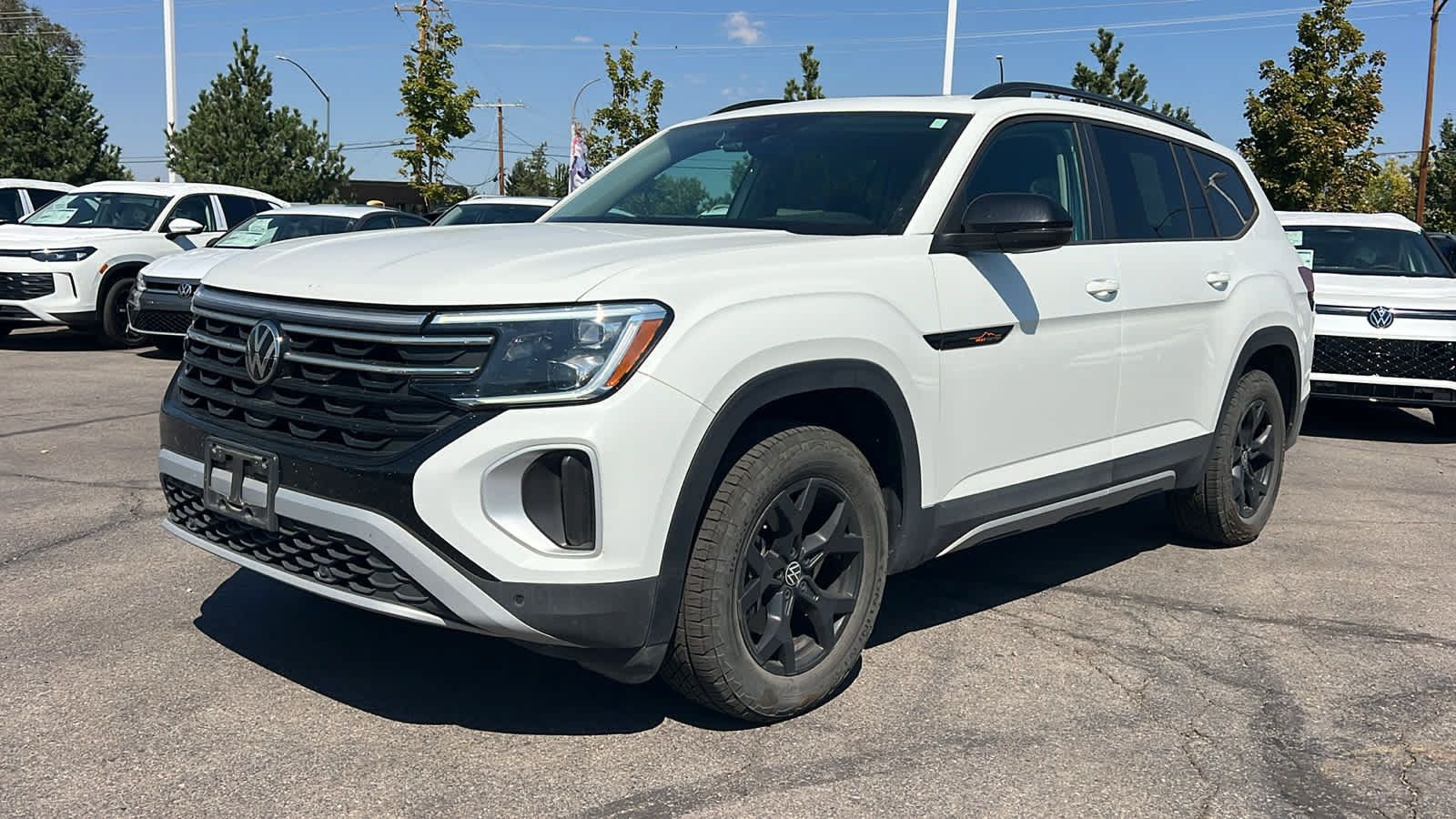 Certified 2025 Volkswagen Atlas Peak Edition SE AWD/4WD image 1