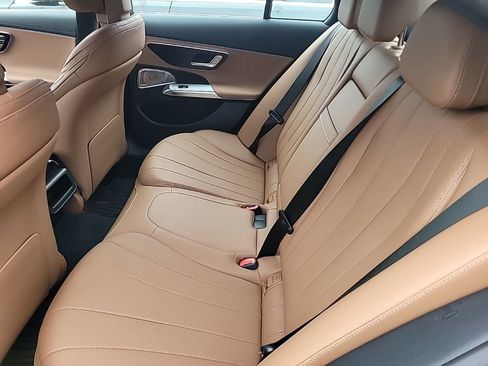 Used 2025 Mercedes-Benz E 350 4MATIC Sedan image 5