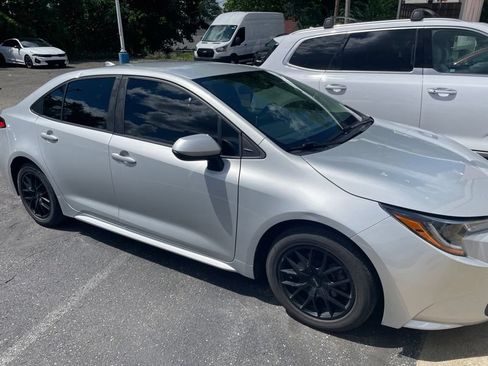 Used 2020 Toyota Corolla LE FWD image 6