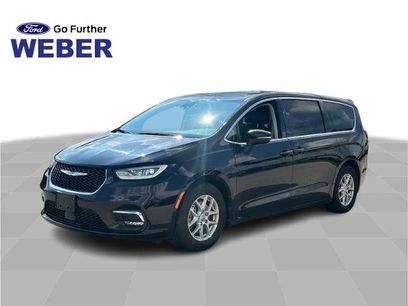 Used 2023 Chrysler Pacifica Touring-L