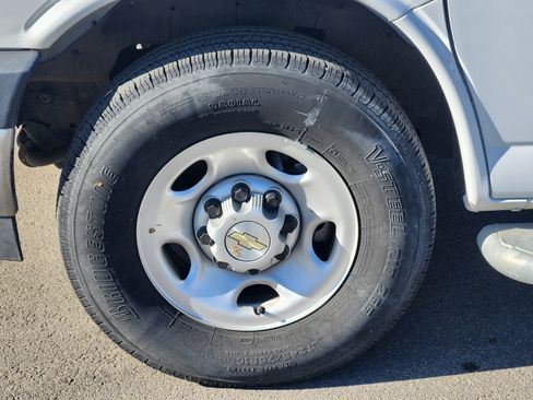 Used 2024 Chevrolet Express 2500 w/ Driver Convenience Package image 5