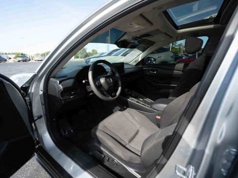Used 2025 Honda Accord SE image 8