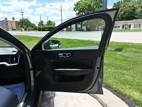 Used 2020 Volvo V60 T5 Cross Country AWD/4WD image 18