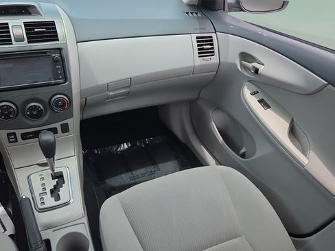 Used 2013 Toyota Corolla LE FWD image 14