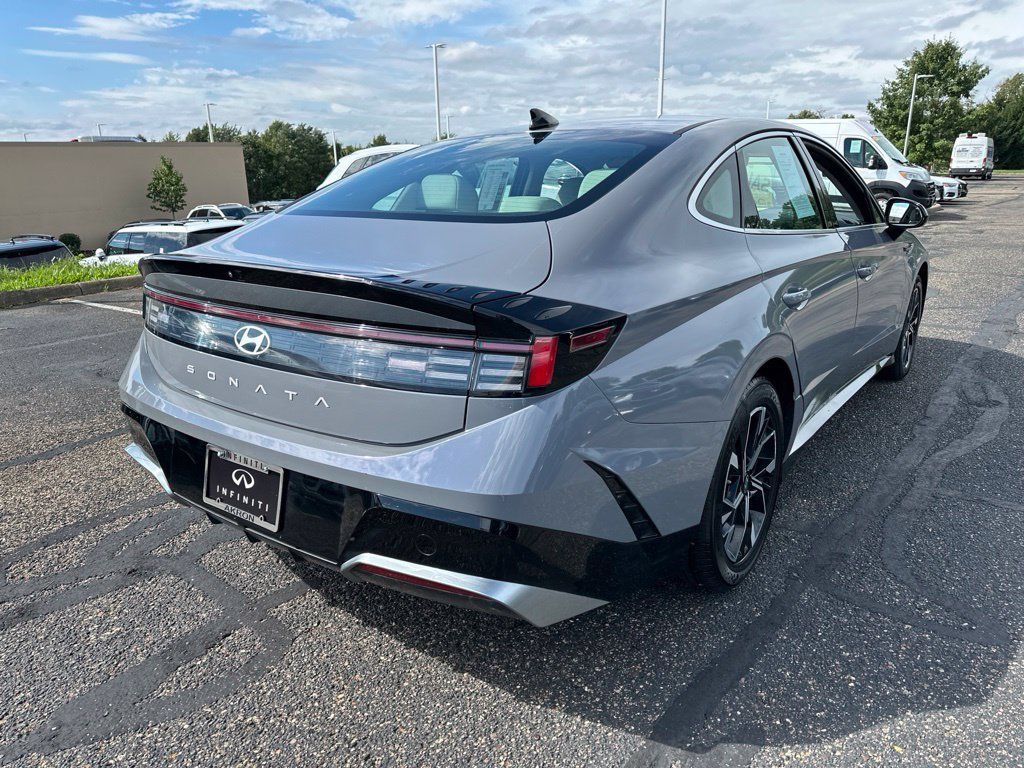 Used 2024 Hyundai Sonata SEL FWD image 12