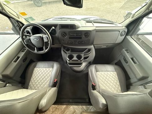 Used 2022 Ford E-450 and Econoline 450 Super Duty w/ Motorhome Prep Package image 9