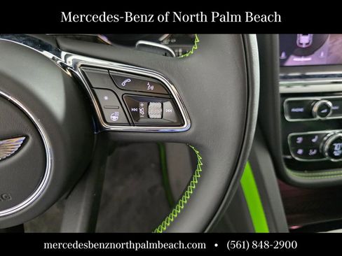 Used 2025 Bentley Bentayga image 21