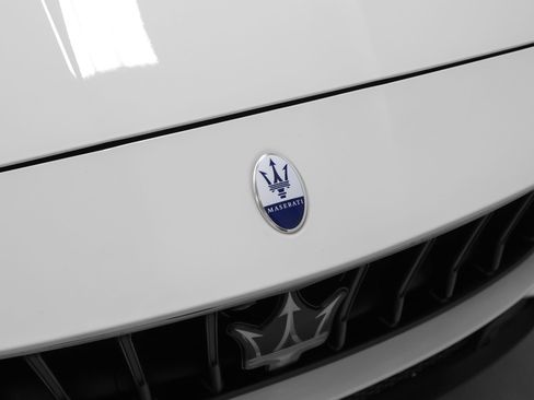 Used 2023 Maserati Quattroporte Modena RWD image 19