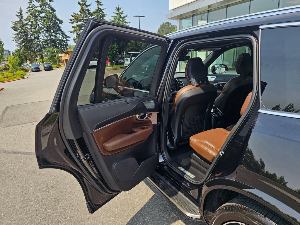 Used 2022 Volvo XC90 T8 Inscription AWD/4WD image 16
