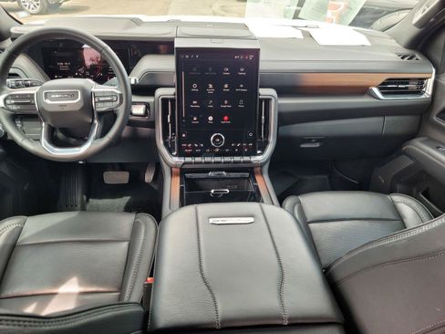 Used 2025 GMC Yukon XL Denali w/ Sun & Power Step Package AWD/4WD image 18