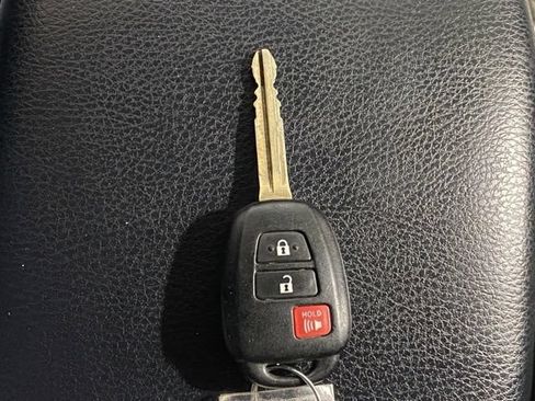 Used 2013 Toyota RAV4 XLE FWD image 28