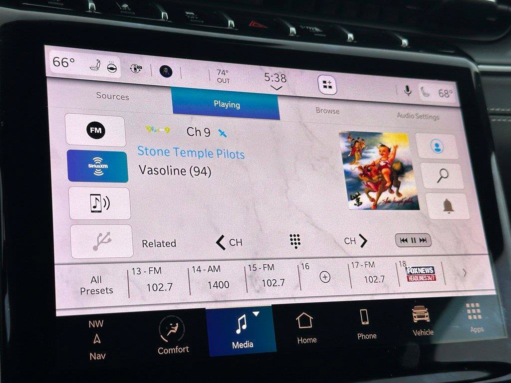 Used 2023 Jeep Grand Cherokee Limited w/ Luxury Tech Group II AWD/4WD image 23