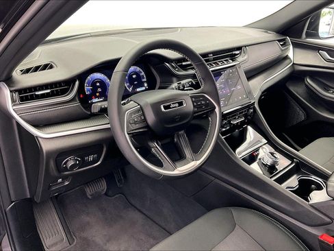 Used 2025 Jeep Grand Cherokee L Laredo w/ Luxury Tech Group I AWD/4WD image 14