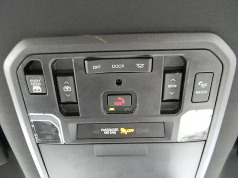 Used 2022 Toyota Tundra Capstone AWD/4WD image 21