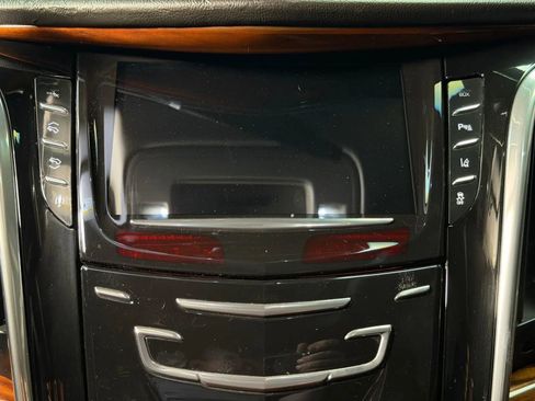Used 2015 Cadillac Escalade Premium image 40