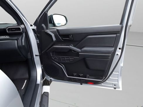 Certified 2025 Toyota Tacoma SR image 17