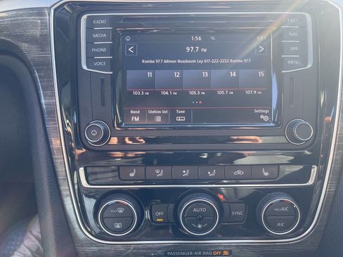 Used 2018 Volkswagen Passat 2.0T SE image 35