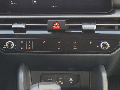 Used 2026 Kia Sportage LX image 16