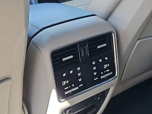 Used 2019 Porsche Cayenne E-Hybrid image 23