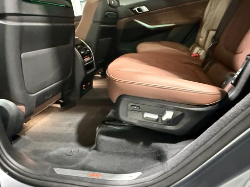 Used 2024 BMW X7 xDrive40i image 70