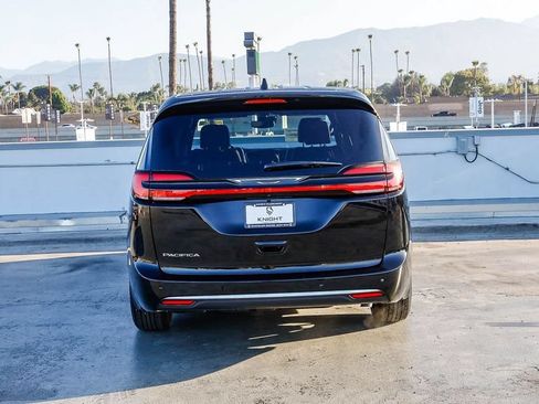 New 2027 Chrysler Pacifica Select FWD image 8