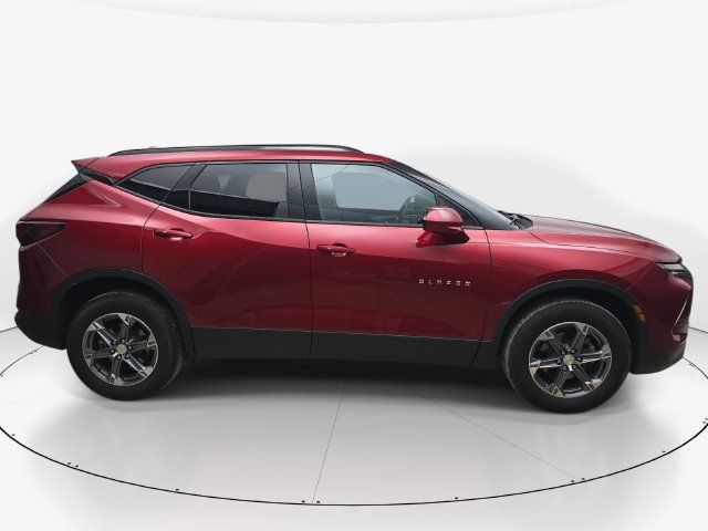Used 2023 Chevrolet Blazer LT w/ Convenience Package FWD image 4