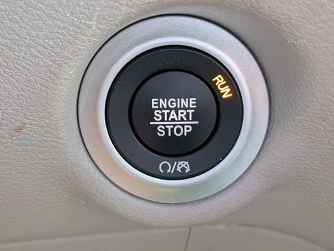Used 2024 Chrysler Pacifica Touring-L FWD image 30