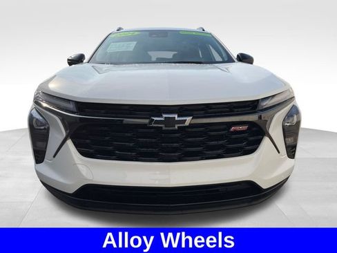 Used 2024 Chevrolet Trax RS w/ Sunroof Package FWD image 8