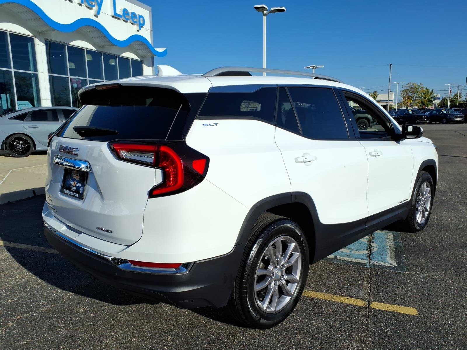 Used 2024 GMC Terrain SLT AWD/4WD image 11