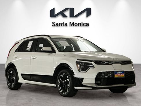 Certified 2023 Kia Niro Wave image 9