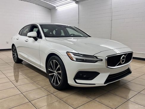 Used 2021 Volvo S60 T6 Momentum w/ Premium Package image 1