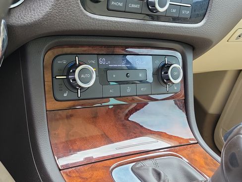 Used 2013 Volkswagen Touareg TDI AWD/4WD image 31