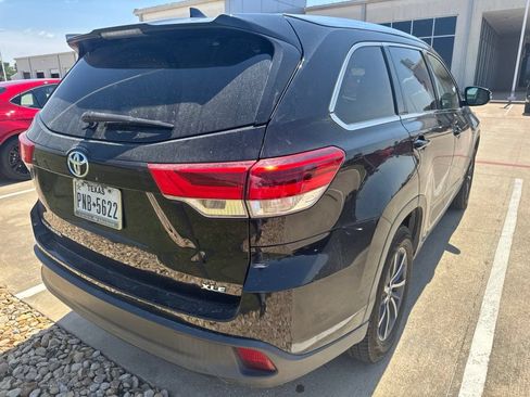 Used 2017 Toyota Highlander XLE FWD image 8